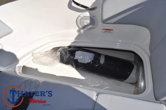 Slide: The Image of Bayliner M17 2025 - 15