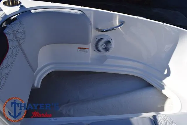 Slide: The Image of Bayliner M17 2025 - 16