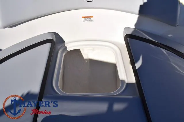 Slide: The Image of Bayliner M17 2025 - 17