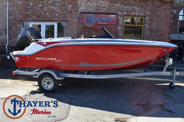 Slide: The Image of Bayliner M17 2025 - 2