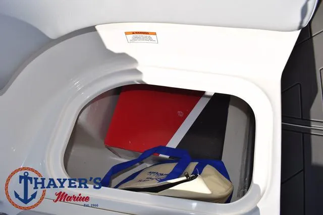 Slide: The Image of Bayliner M17 2025 - 21