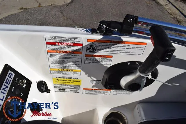 Slide: The Image of Bayliner M17 2025 - 27