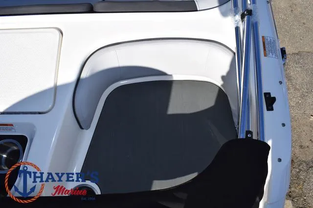 Slide: The Image of Bayliner M17 2025 - 31