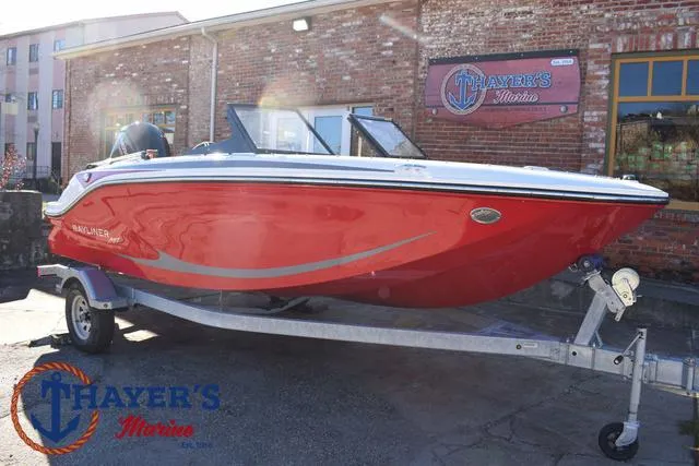 Slide: The Image of Bayliner M17 2025 - 35