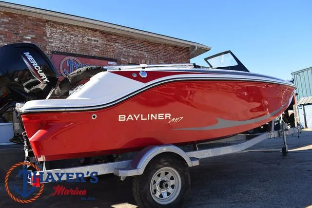 Slide: The Image of Bayliner M17 2025 - 36