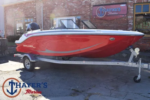 Slide: The Image of Bayliner M17 2025 - 39