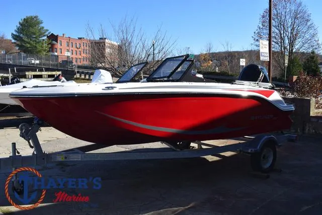 Slide: The Image of Bayliner M17 2025 - 6