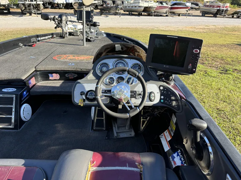 Slide: The Image of 2009 Ranger Z520 Comanche boat interior with steering wheel and navigation equipment. - 14