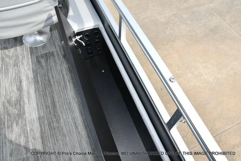 Slide: The Image of Ranger 223FC w/200HP Mercury 4 Stroke 2025 - 54