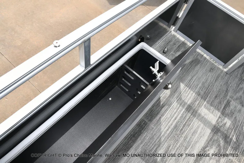 Slide: The Image of Ranger 223FC w/200HP Mercury 4 Stroke 2025 - 55