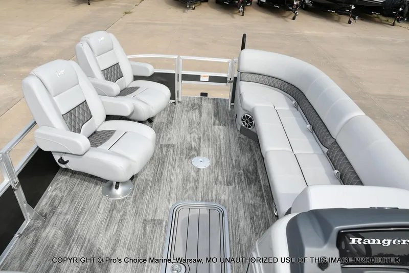 Slide: The Image of Ranger 223FC w/200HP Mercury 4 Stroke 2025 - 58