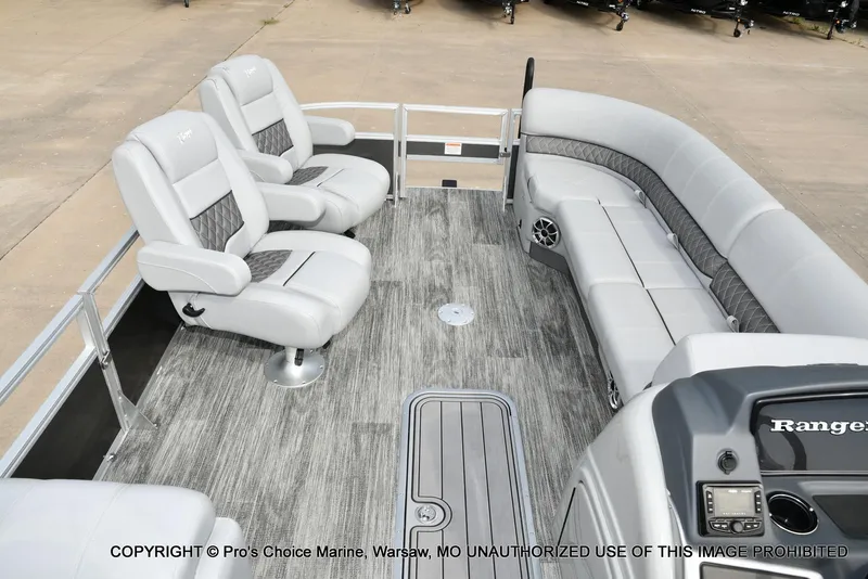 Slide: The Image of Ranger 223FC w/200HP Mercury 4 Stroke 2025 - 59