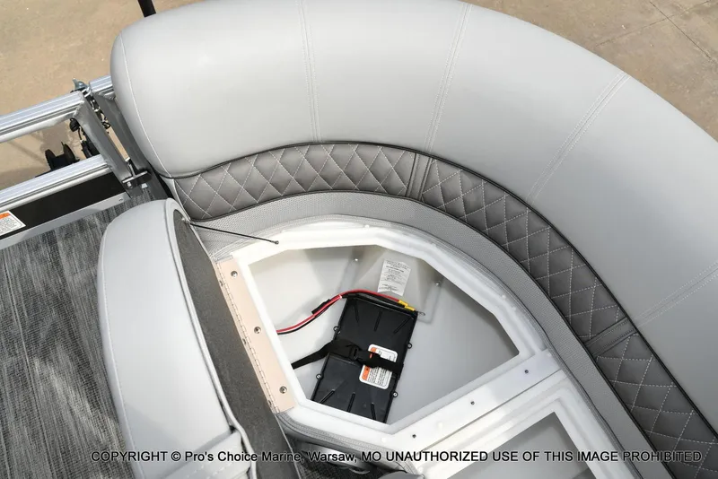 Slide: The Image of Ranger 223FC w/200HP Mercury 4 Stroke 2025 - 63