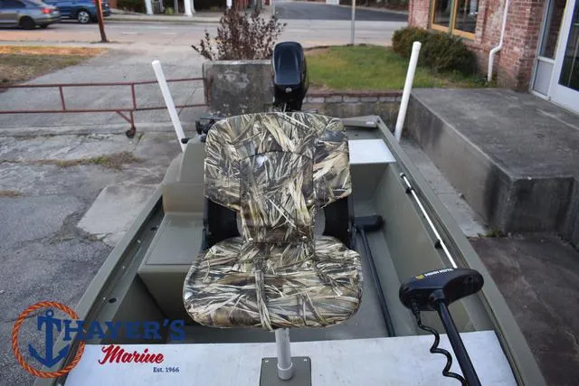 Slide: The Image of 2023 Tracker GRIZZLY® 1648 SC boat with camo seat at Thayer's Marine. - 14