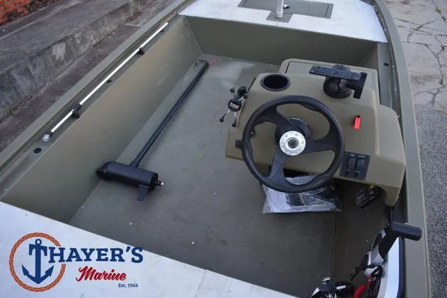 Slide: The Image of 2023 Tracker GRIZZLY® 1648 SC boat interior with steering console at Thayer's Marine. - 19