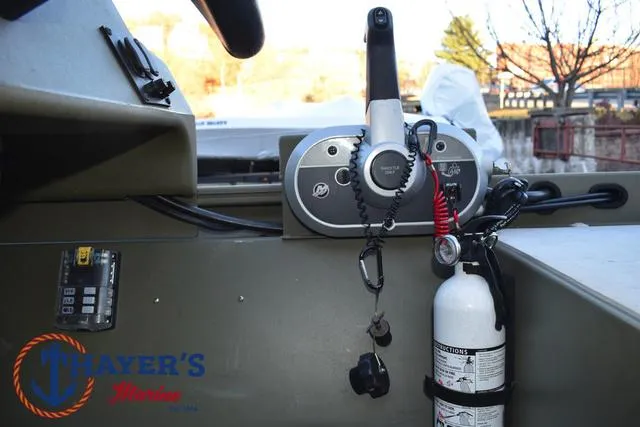 Slide: The Image of 2023 Tracker GRIZZLY® 1648 SC boat interior with control panel and fire extinguisher. - 21