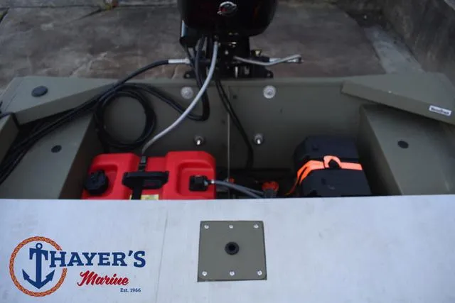 Slide: The Image of 2023 Tracker GRIZZLY® 1648 SC boat interior with motor and equipment. - 22