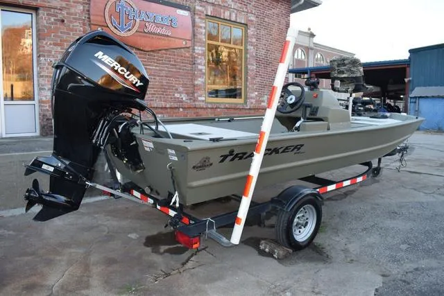 Slide: The Image of 2023 Tracker GRIZZLY® 1648 SC boat with Mercury engine on trailer. - 29