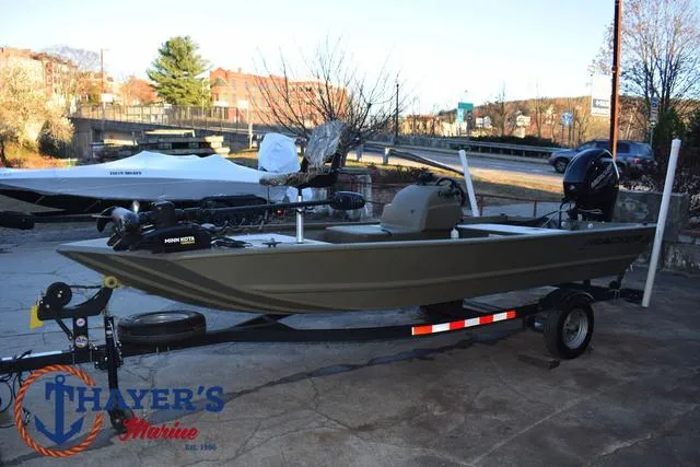 Slide: The Image of 2023 Tracker GRIZZLY® 1648 SC boat on trailer at Thayer's Marine. - 8