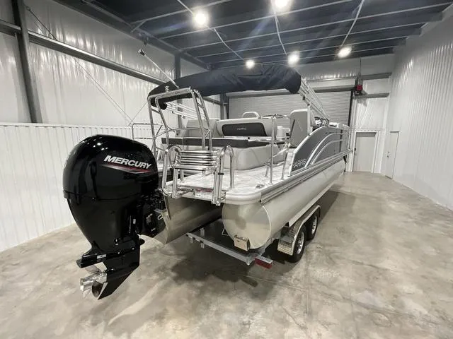 Slide: The Image of Harris Cruiser 230 SLDH 2025 - 10