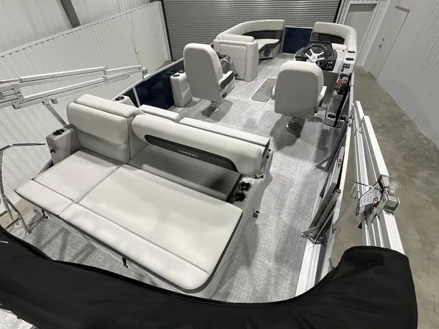 Slide: The Image of Harris Cruiser 230 SLDH 2025 - 13