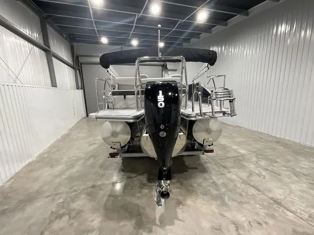 Slide: The Image of Harris Cruiser 230 SLDH 2025 - 3