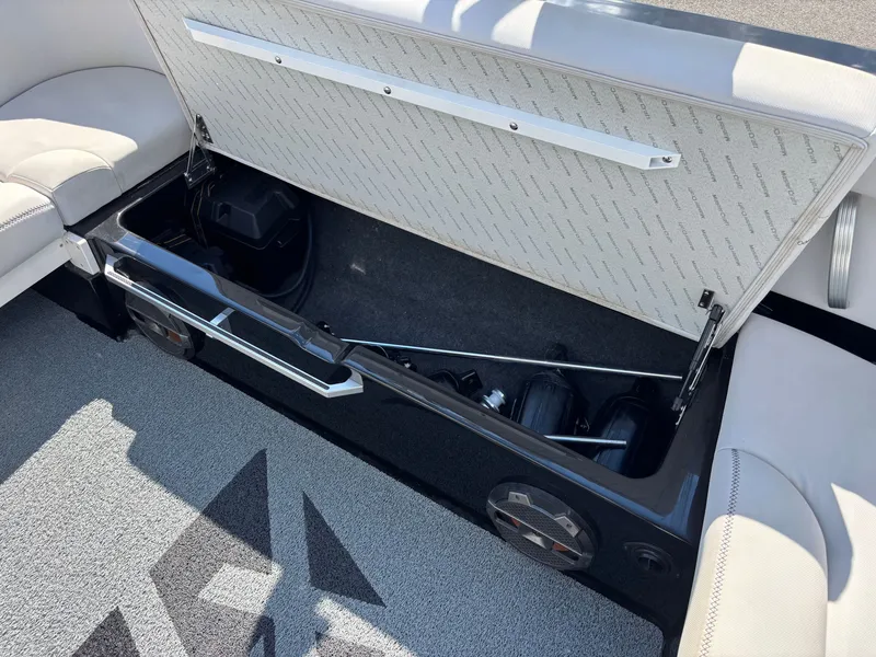 Slide: The Image of MasterCraft XT23 2020 - 13