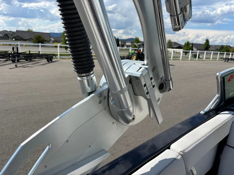 Slide: The Image of MasterCraft XT23 2020 - 17