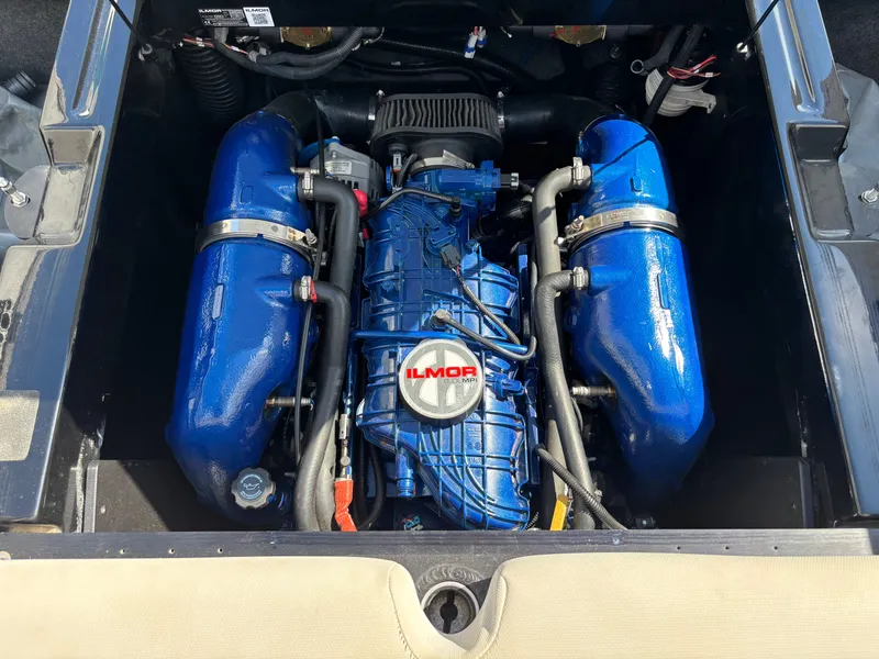 Slide: The Image of MasterCraft XT23 2020 - 18