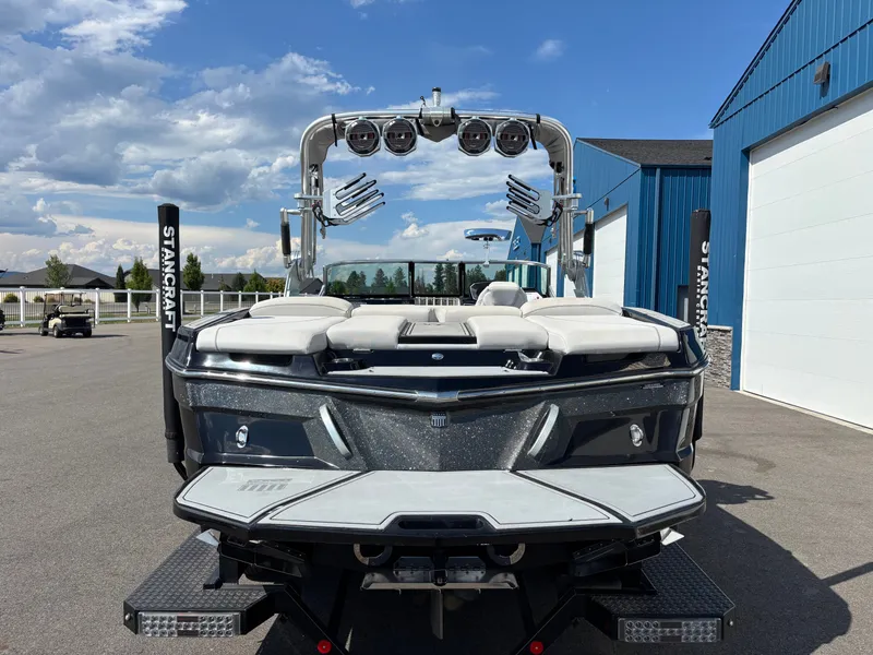 Slide: The Image of MasterCraft XT23 2020 - 4