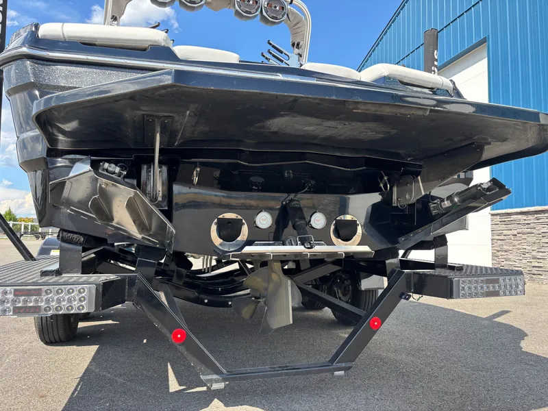 Slide: The Image of MasterCraft XT23 2020 - 5