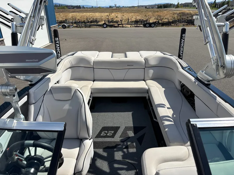 Slide: The Image of MasterCraft XT23 2020 - 8