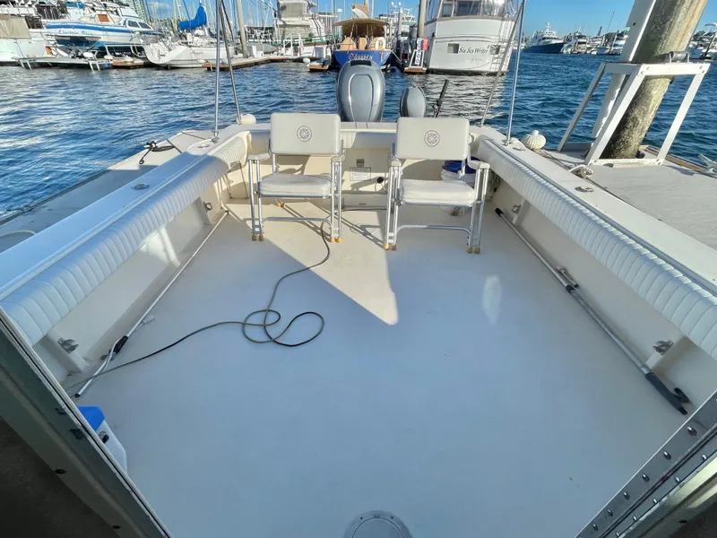 Slide: The Image of 2001 Parker 2502 boat interior with seating, docked at a marina. - 4