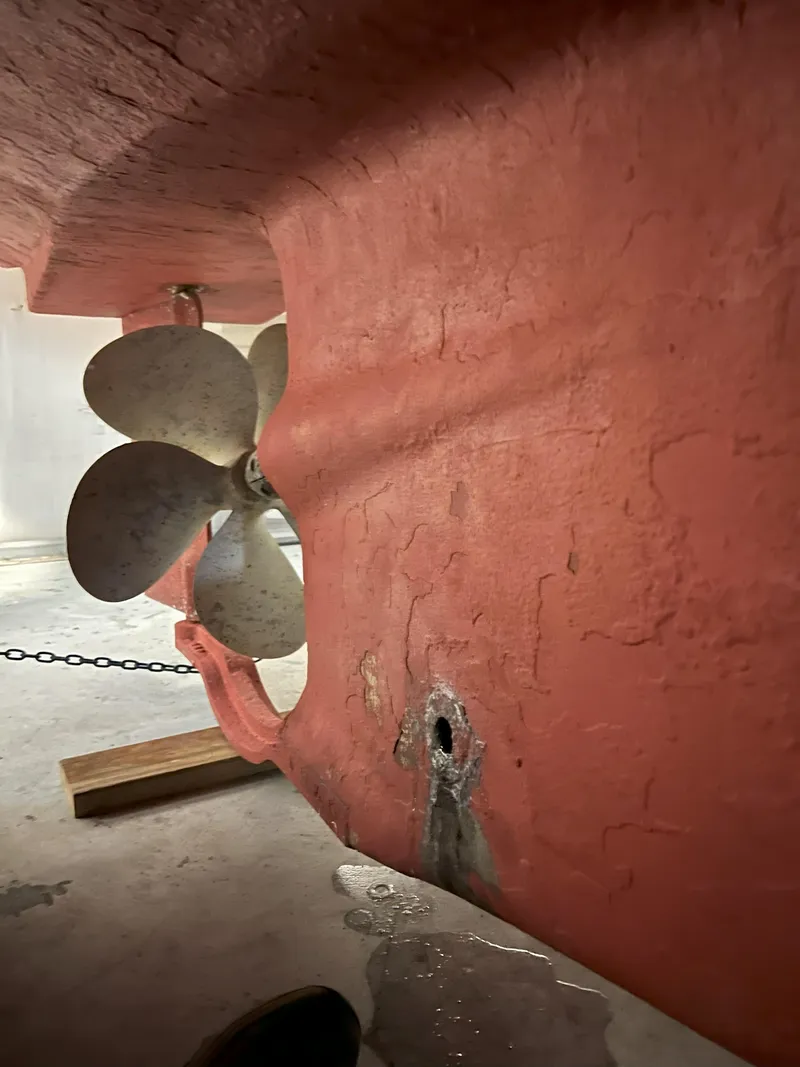 Slide: The Image of Close-up of a 1998 Legacy 40' Flybridge propeller and hull. - 32