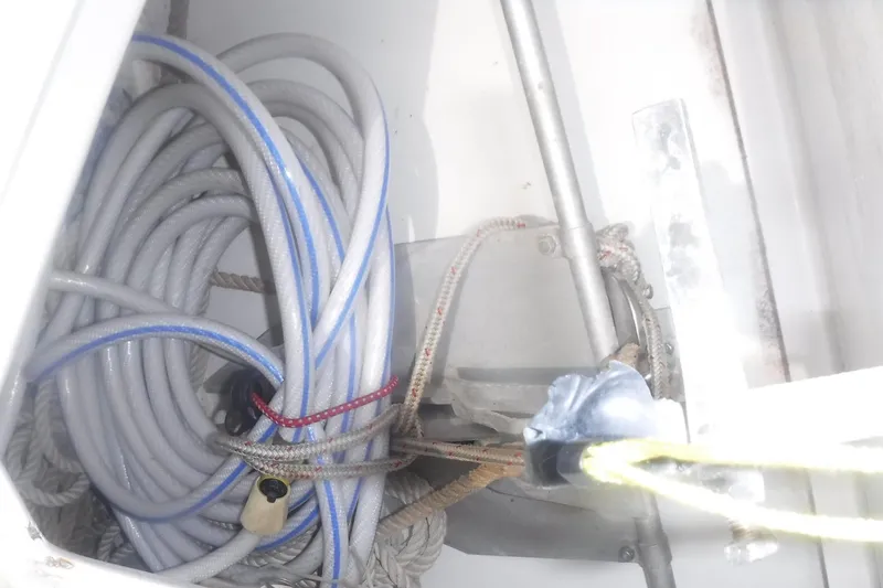 Slide: The Image of Coiled ropes and cables in a 1998 Legacy 40' Flybridge compartment. - 36