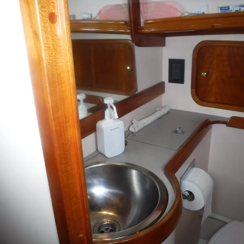 Slide: The Image of Legacy 40' Flybridge 1998 - 56