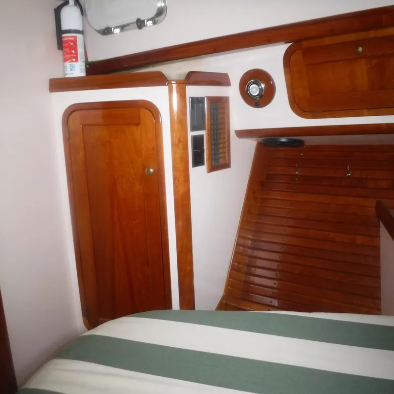 Slide: The Image of Legacy 40' Flybridge 1998 - 60