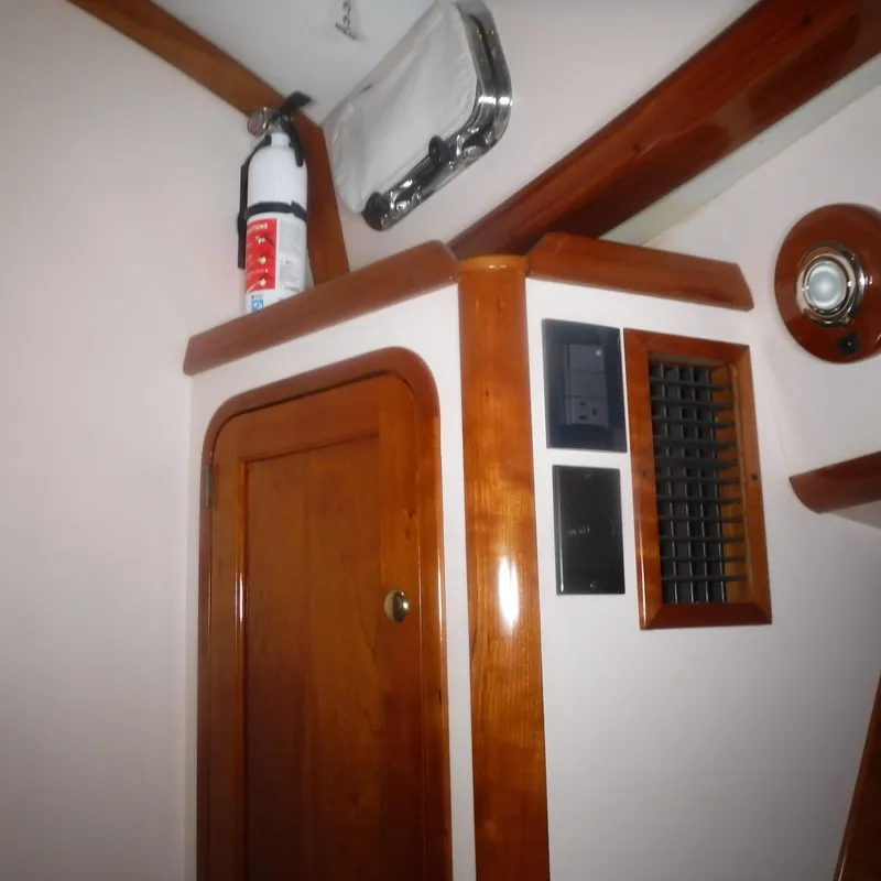 Slide: The Image of Legacy 40' Flybridge 1998 - 64