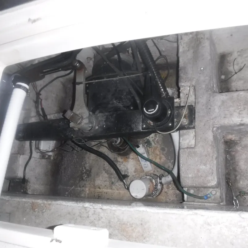 Slide: The Image of Legacy 40' Flybridge 1998 - 66