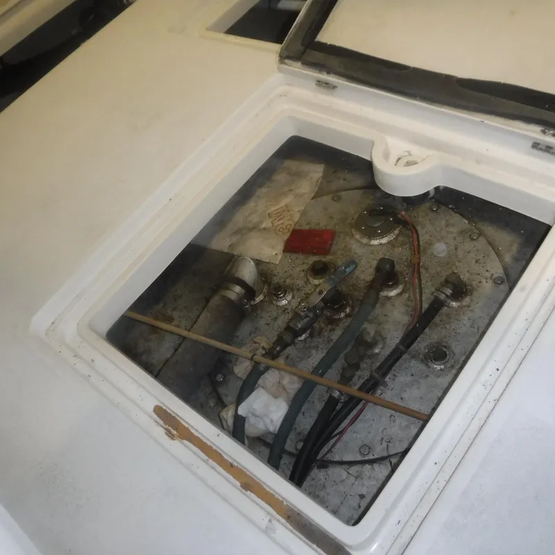 Slide: The Image of Legacy 40' Flybridge 1998 - 67