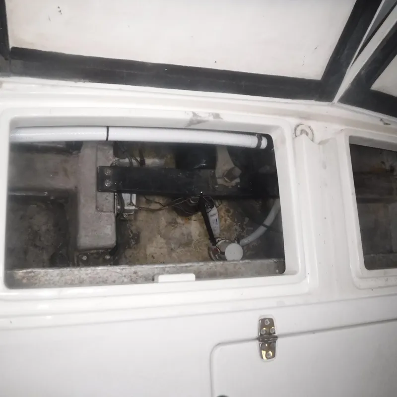 Slide: The Image of Legacy 40' Flybridge 1998 - 69