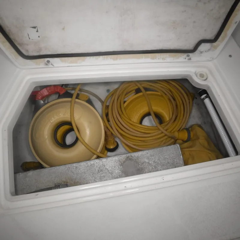 Slide: The Image of Legacy 40' Flybridge 1998 - 70