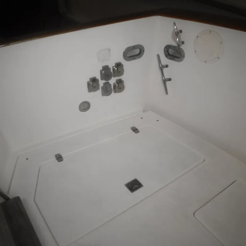 Slide: The Image of Legacy 40' Flybridge 1998 - 71