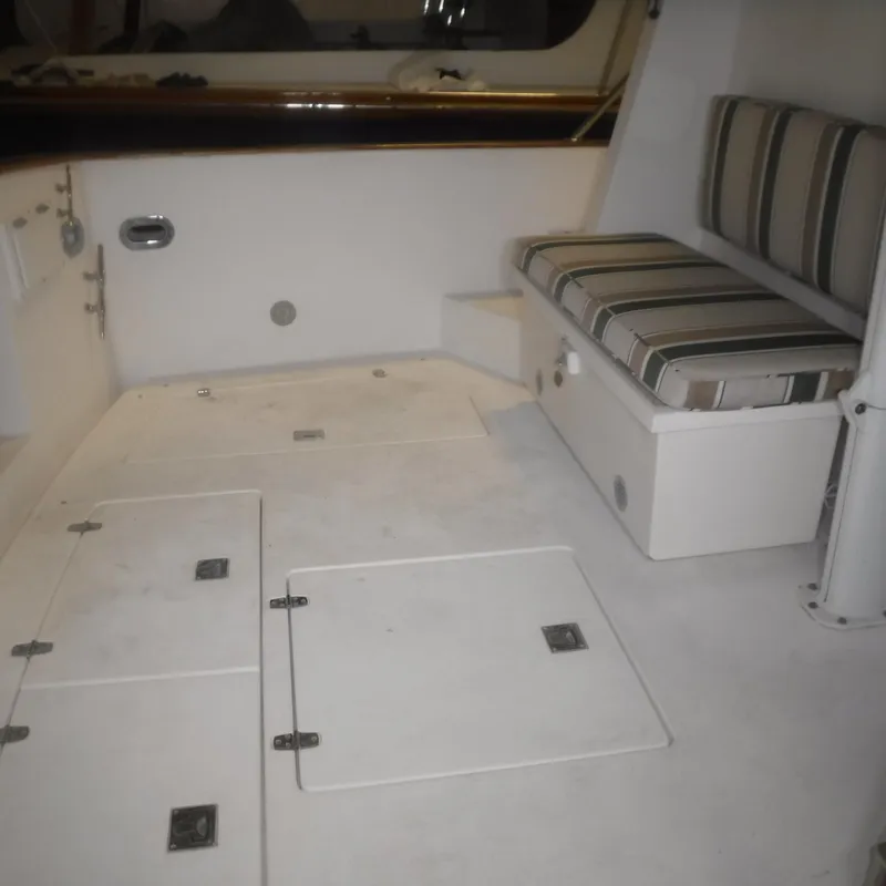 Slide: The Image of Legacy 40' Flybridge 1998 - 72