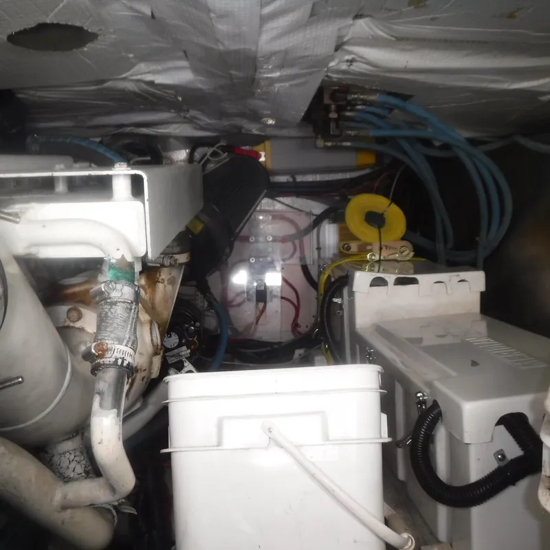 Slide: The Image of Legacy 40' Flybridge 1998 - 77