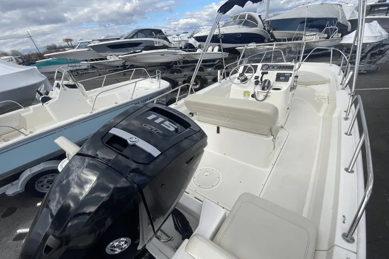 Slide: The Image of Boston Whaler 170 Montauk 2019 - 12
