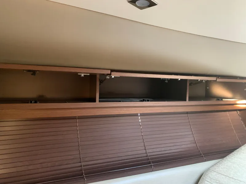 Slide: The Image of Sea Ray 410 Sundancer 2014 - 53