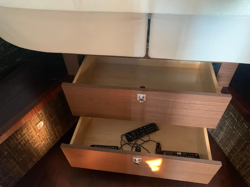 Slide: The Image of Sea Ray 410 Sundancer 2014 - 54