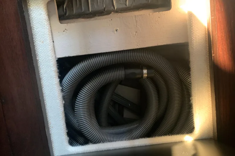 Slide: The Image of Sea Ray 410 Sundancer 2014 - 55