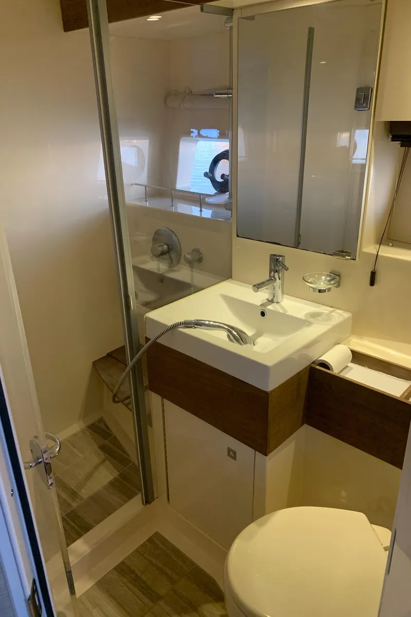 Slide: The Image of Sea Ray 410 Sundancer 2014 - 56